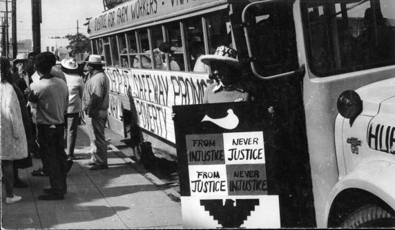 (3378) Safeway Boycott, pickets, transportation, circa 1970s (3378) Safeway Boycott, pickets, transportation, circa 1970s